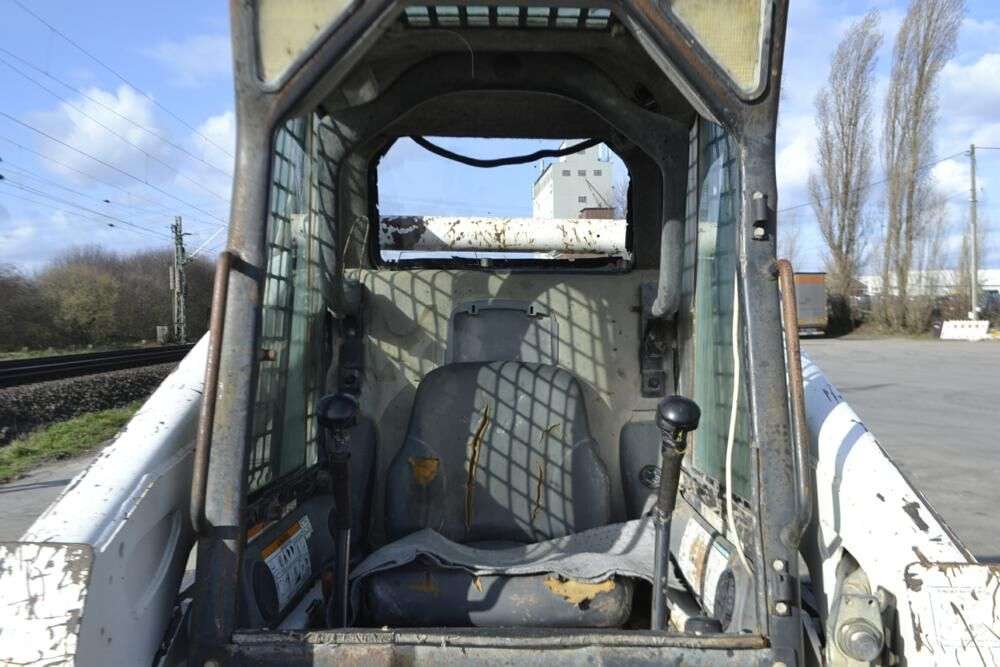 BOBCAT S250 skid steer for sale by auction - Photo 12