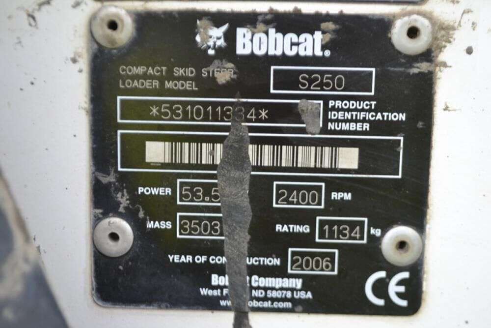 BOBCAT S250 skid steer for sale by auction - Photo 11